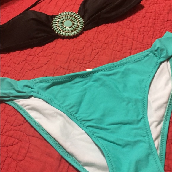 Bikini - Picture 3 of 3